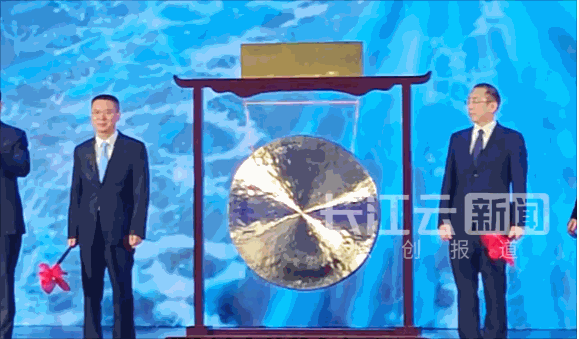 岚图敲锣港交所，东风智造再进阶！