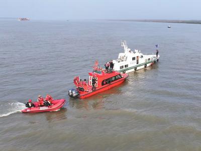 实战砺兵守安澜 武汉新滩海事处联合应急救援中心开展水上应急实战拉练