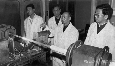 奔向“世界光谷”，当以四个“新”破题