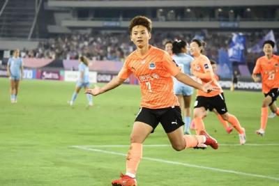 五子登科！王霜获得2025中国女子金球奖