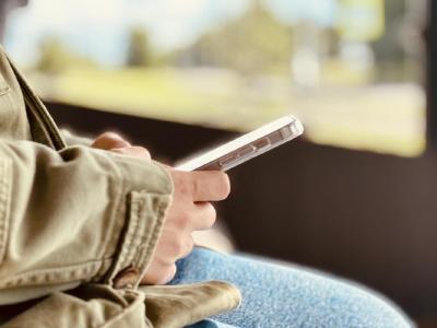 长时间低头办公、刷手机，保护脊柱这几点很关键