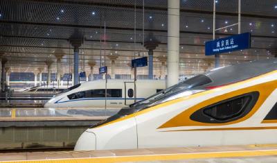 多个方向增开夜间高铁，乘车指南请查收！