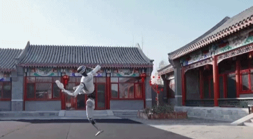 “全能队伍”备战人形机器人半马 记者探营→