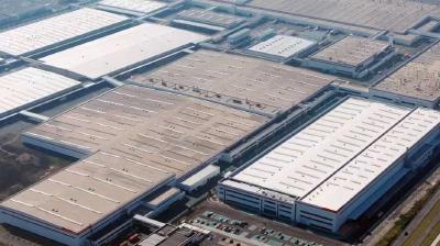 冲刺40秒下线一台车！ 走进岚图云峰工厂 看传统制造的“数智”蝶变