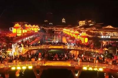 五一假期叠加春假 长线游、夜经济成突出亮点