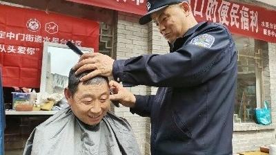 一把剪刀剪出社区平安和谐“新造型”，这个“托尼警官”有一手！
