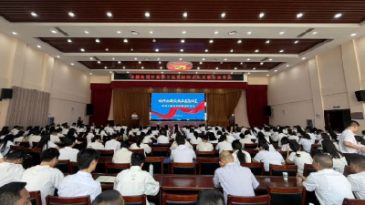一场场动人的宣讲，延续他未走完的乡土路