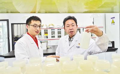 自主量产替代进口：李少平团队上演国产光刻胶“破冰记”