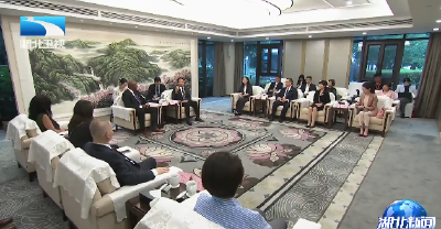 刘雪荣会见美国俄勒冈州临时参议长詹姆斯·曼宁