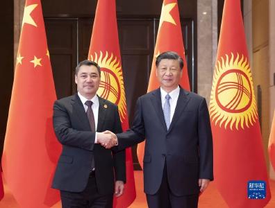 习近平同吉尔吉斯斯坦总统扎帕罗夫