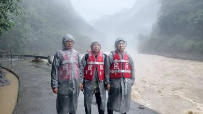 突发暴雨！记者徒步3小时，进入宣恩灾区，路遇恩施州州长：“你们不能再往前走了 ，很危险”