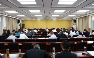 胡广主持召开县第十八届人民政府第...