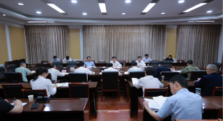 胡广主持召开第十五届县委常委会第...