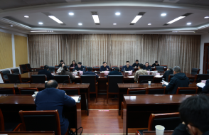 胡广主持召开第十五届县委常委会第...