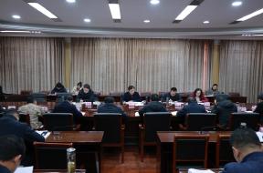 胡广主持召开第十五届县委常委会第...