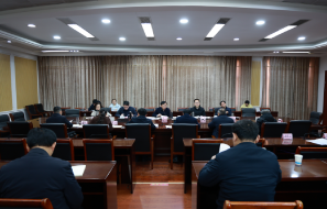 胡广主持召开第十五届县委常委会第...