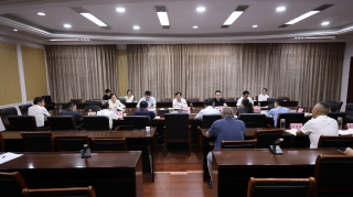 胡广主持召开第十五届县委常委会第...