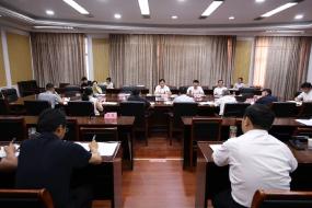 胡广主持召开第十五届县委常委会第...