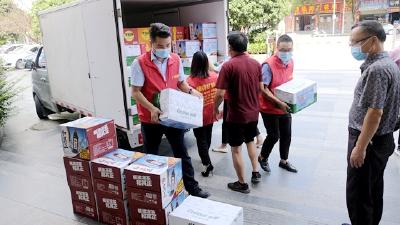 房县金鹏商贸有限公司广雅居项目部:捐赠爱心物资 助力疫情防控