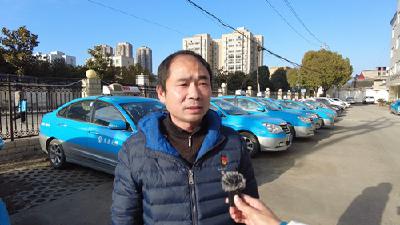 房县27名出租车司机受表彰