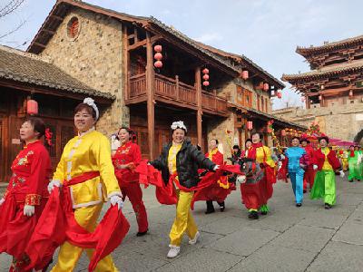 房县：民俗展演“闹”元宵