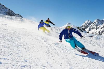 周末安排！冬奧引冰雪運動熱潮，房縣武當國際滑雪場游玩攻略！