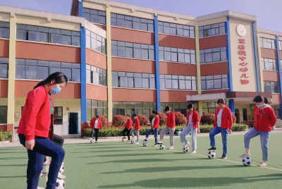 房縣軍店鎮中心幼兒園著力提升教師足球專業水平