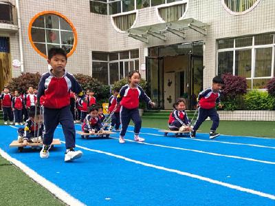運動促成長  游戲伴童年  ——縣幼兒園開展春季運動會活動