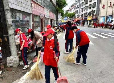大木小學：開展“清潔房縣 我們在行動”志愿活動