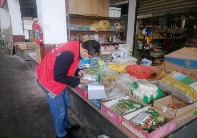 【食品安全专栏】房县城管：开展农贸市场节前食品安全检查