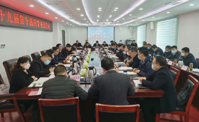 谢晓鸣主持召开县政府常务会议