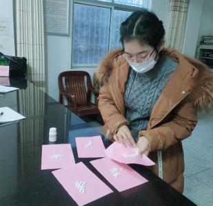 大木厂镇为特殊困难人群送上爱心健康包 