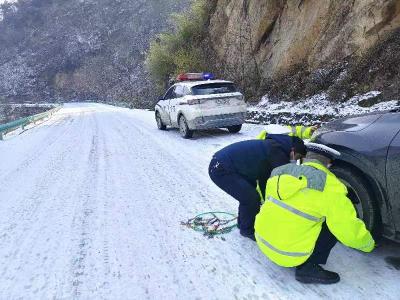 县交警大队：四个强化，守好元旦“安全关”