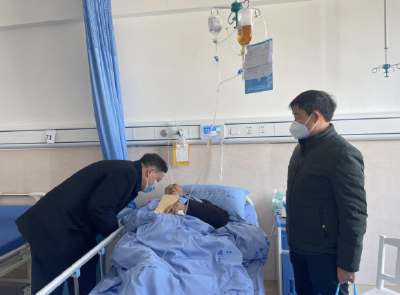 房县供销社： 情系老干部  入户送温暖