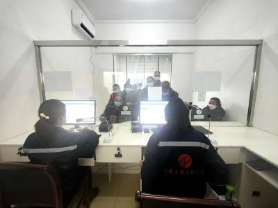  县城乡公交公司：四种类型公交卡 方便市民出行