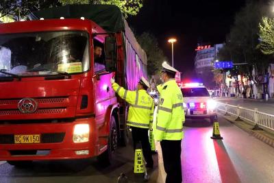 县交警大队：全力保障护安，圆满完成春节假期交通安保工作