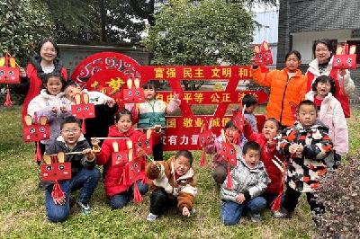 为爱守护  快乐成长——房县幼儿园开展关爱未成年人活动