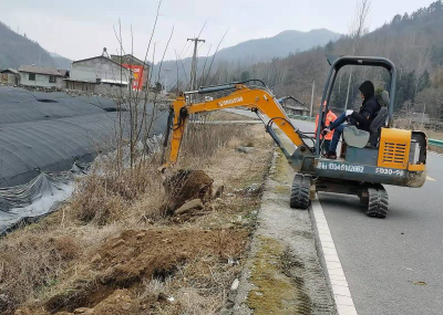 房县公路养护中心：抢抓晴好天气，开启“春养”模式