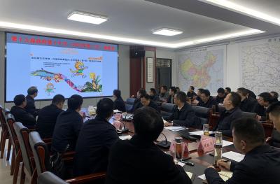 谢晓鸣主持召开2023年第二次规委会