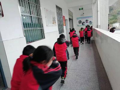 门古河兴小学开展了防火减灾演练活动