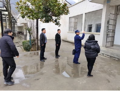 ​房县消防大队联合教育局赴窑淮学校开展消防安全大检查