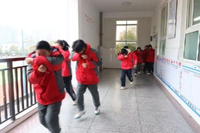 房县实验中学：消防安全勤演练 共建平安好校园