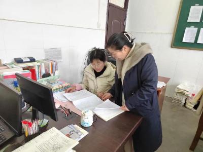 县教育局联合检查组到化龙学校检查开学工作