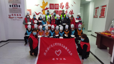 房县关心下一代工作委员会：“五老”进社区  元宵情更浓