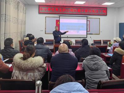 七河中学：开展教师心理健康专题讲座