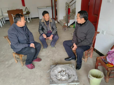 房县人社局驻村工作队：抓返岗就业  促家庭增收
