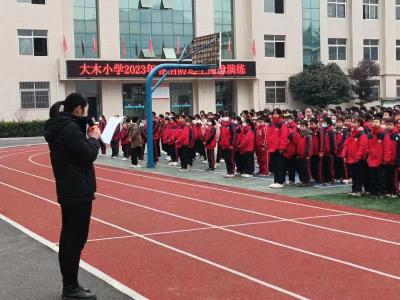 大木厂镇大木小学：举行消防应急逃生演练活动