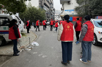 清洁环境不停歇 政法干部齐上阵
