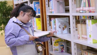 品书香阅成长——房县幼儿园开展“庆三八”书香校园启动仪式