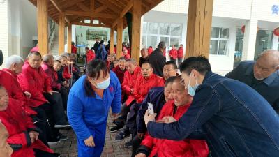 青峰镇人社中心：让“生存认证变为“爱心认证”